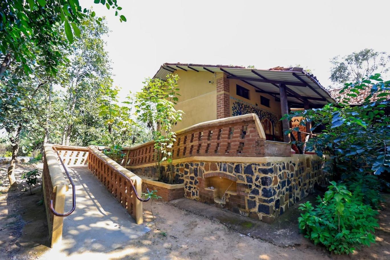 Surwahi Social Ecoestate Канха Экстерьер фото
